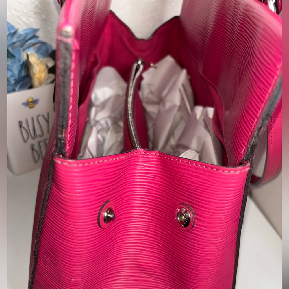 Louis Vuitton Pink Epi Marly
2 Way Bag - Picture 17 of 17